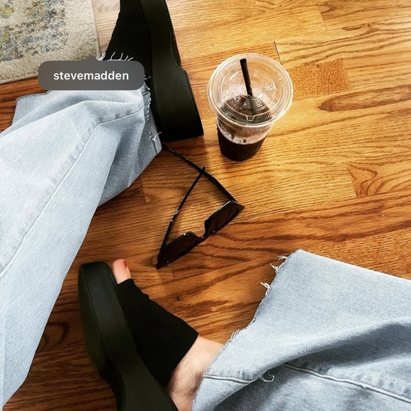 Steve Madden Black Women's Platform Slide Sandals Slinky30 - Picture 2 of 5